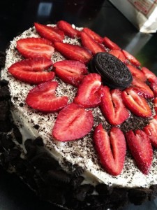 Strawberry Oreo Cake